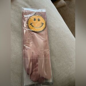 Miss Sparkling NWT Smiley pink gloves that fit to cover wrist and inside coat.